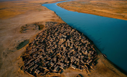 Pueblo en la orilla del río Niger, Mali. Foto por Yann Arthus-Bertrand